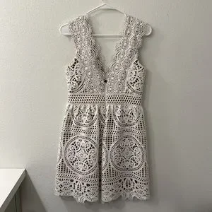 chinese dress ladies Never Worn Monique Lhuillier Darling with Helena Lace Wedding Dress main image 1